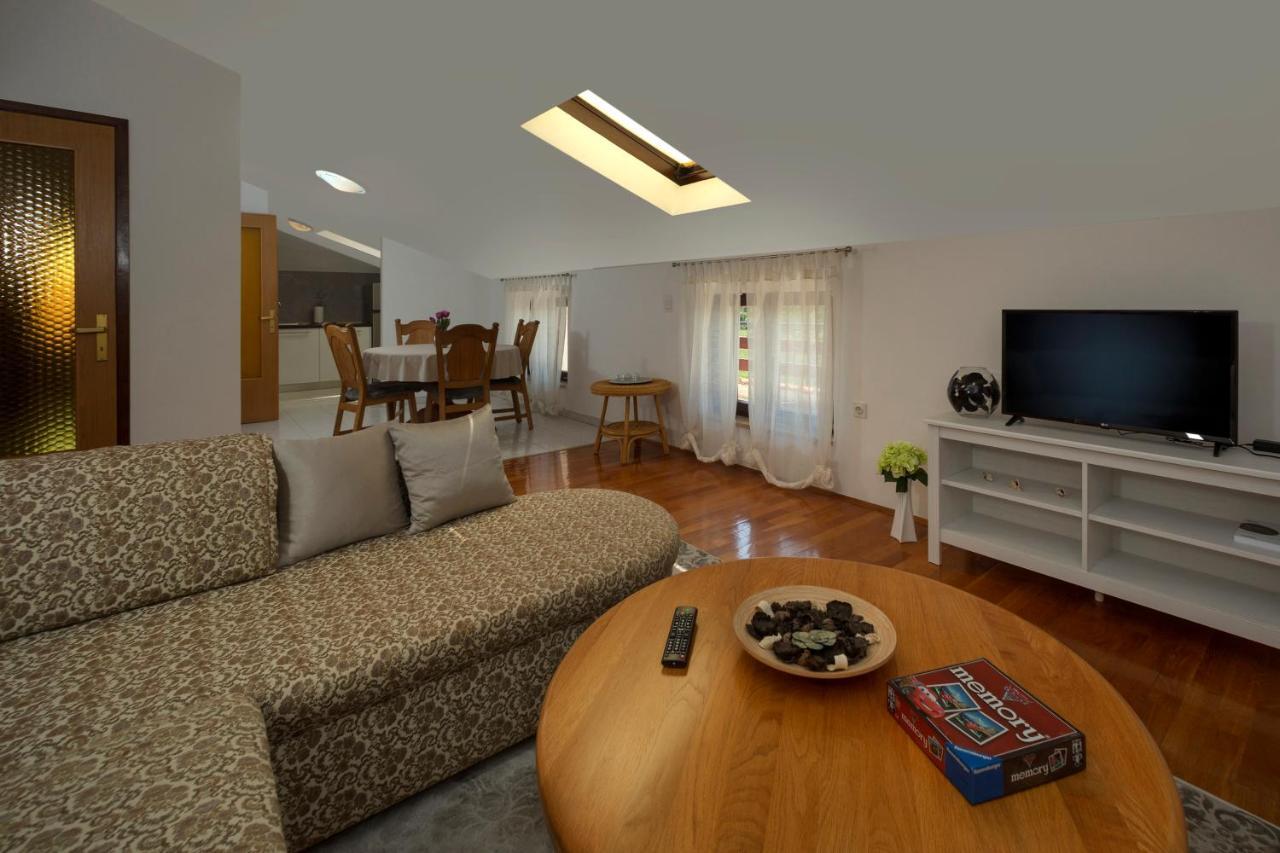App Fiorela Porec Exterior photo