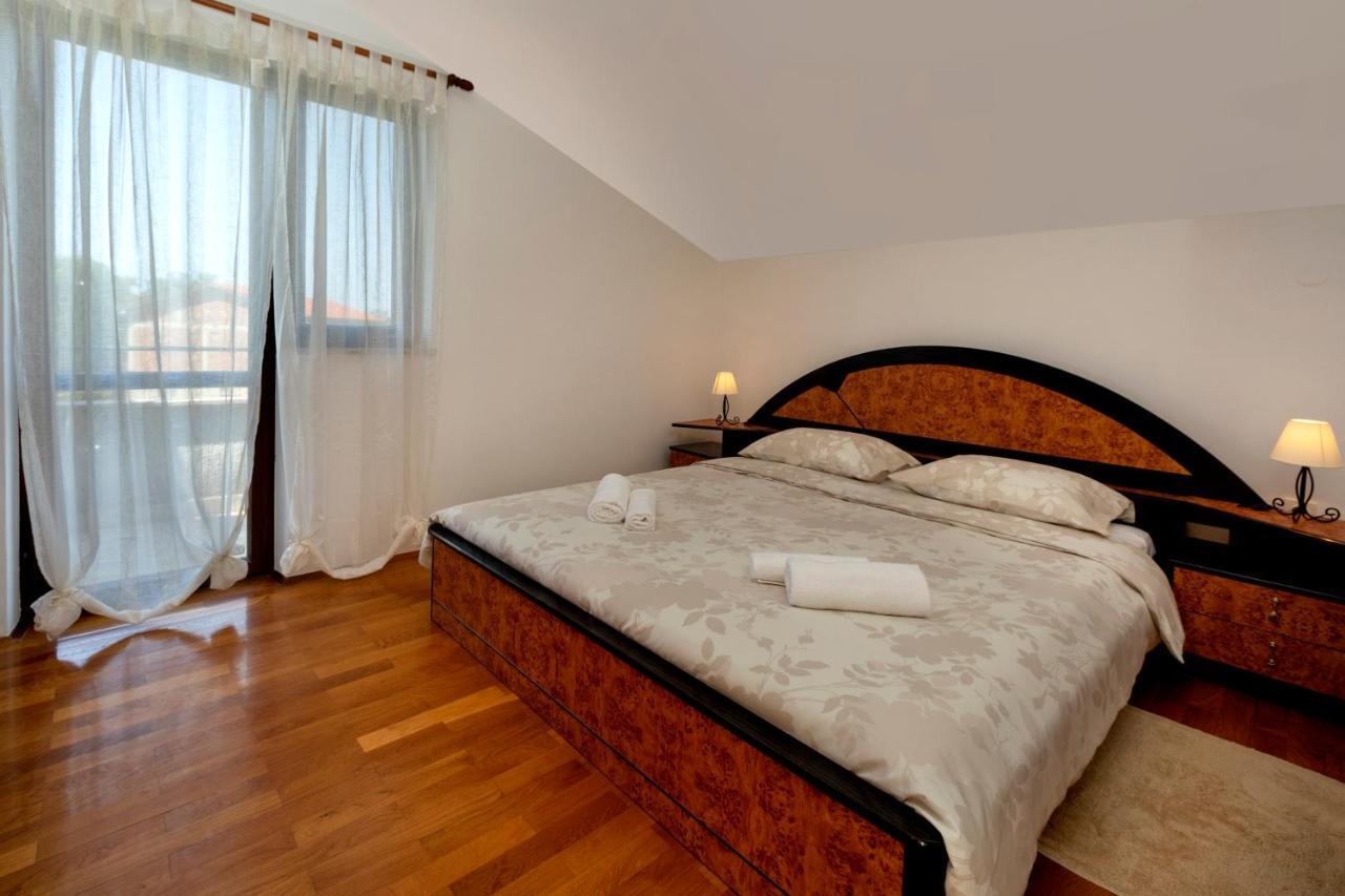App Fiorela Porec Exterior photo