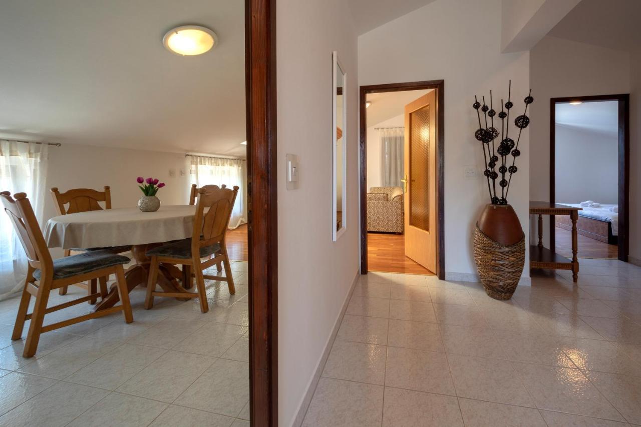 App Fiorela Porec Exterior photo