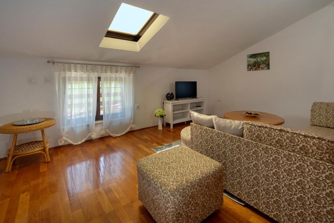 App Fiorela Porec Exterior photo